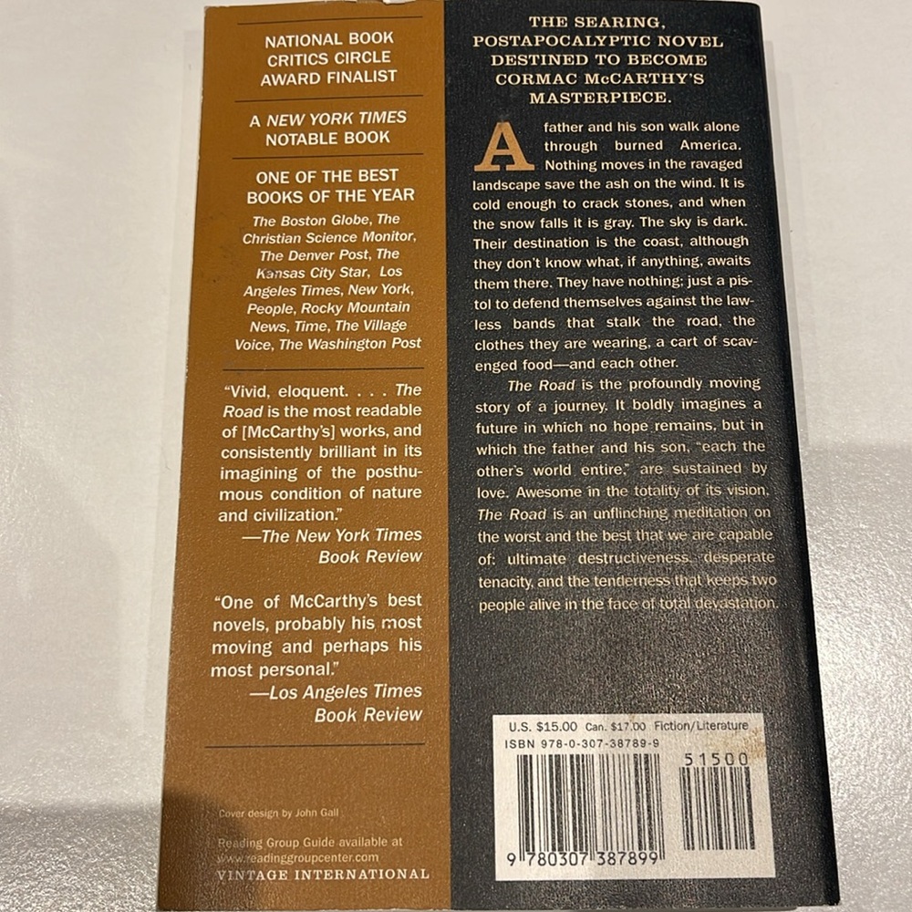 The Road (Oprah's Book Club) Cormac McCarthy - Picture 2 of 2